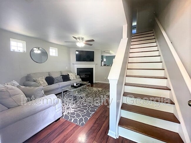 Photo - 238 Oak Grove Way