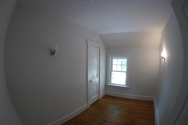 Photo - 915 Woodstock Ave