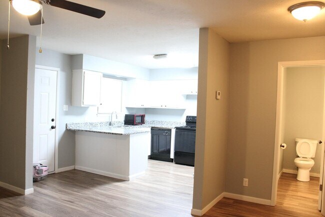 Photo - 2912-2914-2914 Bernice Dr Unit 2912 Bernice Dr