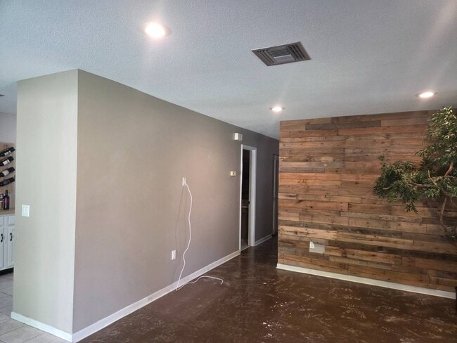 Photo - 203 Longview Rd