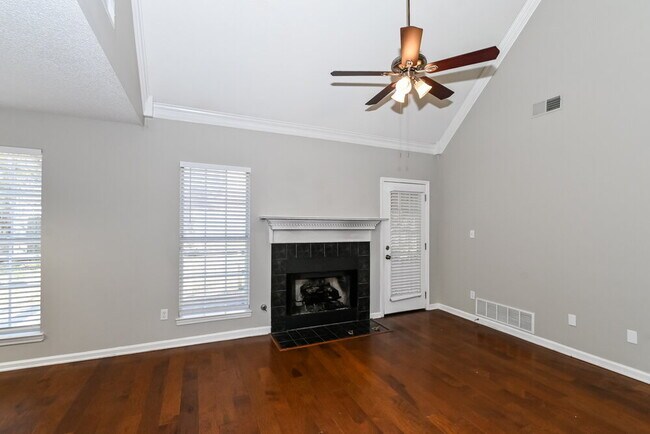 Photo - 1950 Pecan Ln N