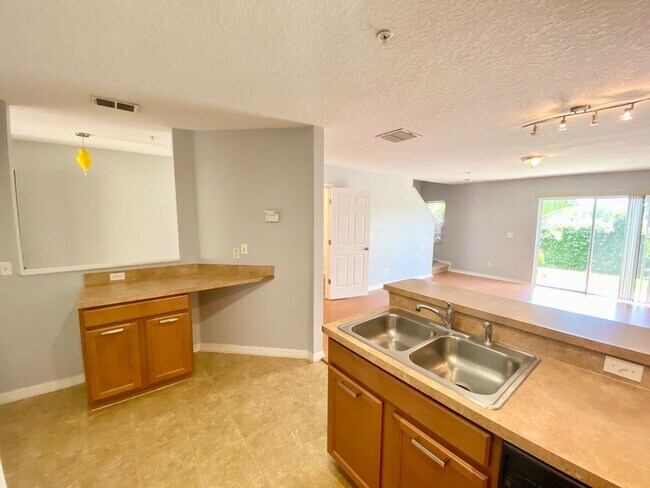 Photo - 3/2.5 Townhouse For Rent in SouthMeadow