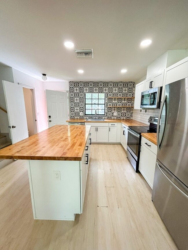 Photo - 1058 SW 6th Dr