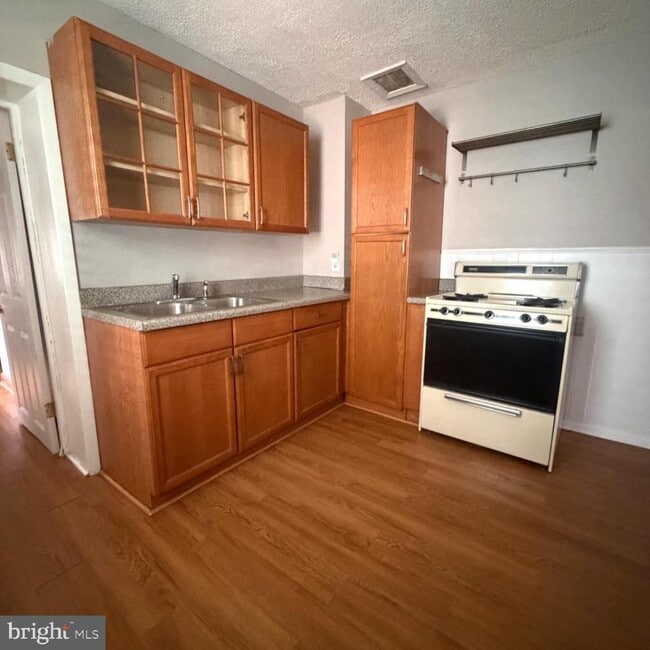 Photo - 242 S Carroll St