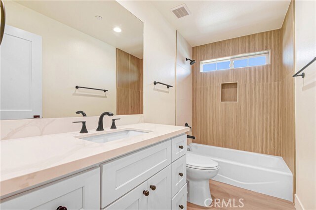 Photo - 16385 Valencia Ave