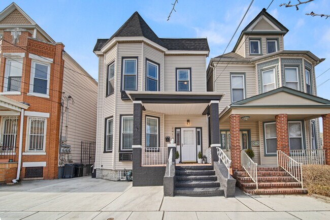 Photo - 2413 Palisade Ave Apartments Unit 2