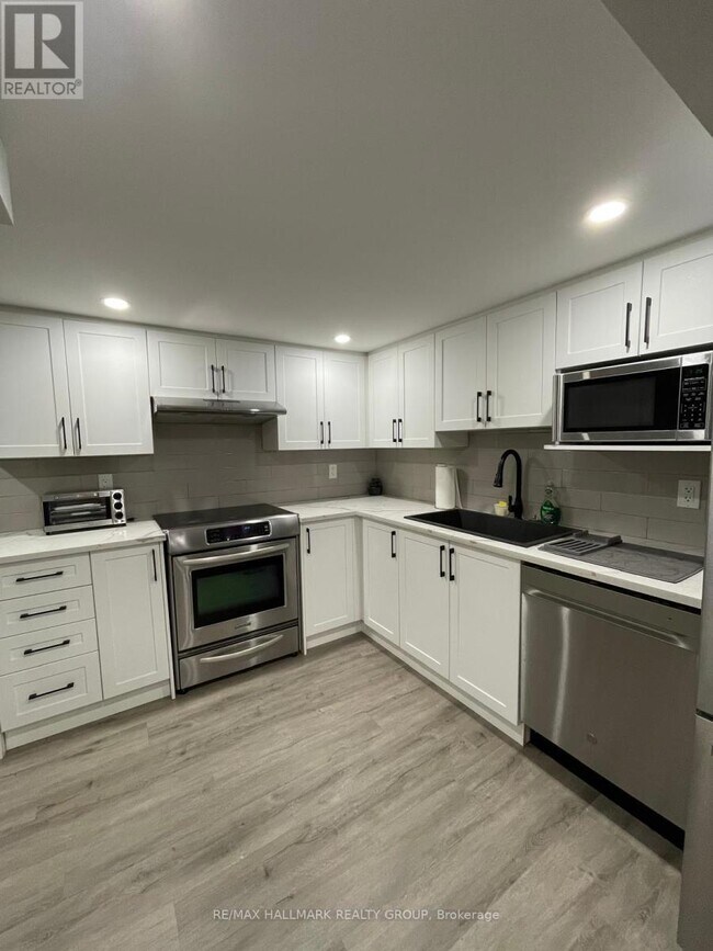 Photo - 1387 Sault St