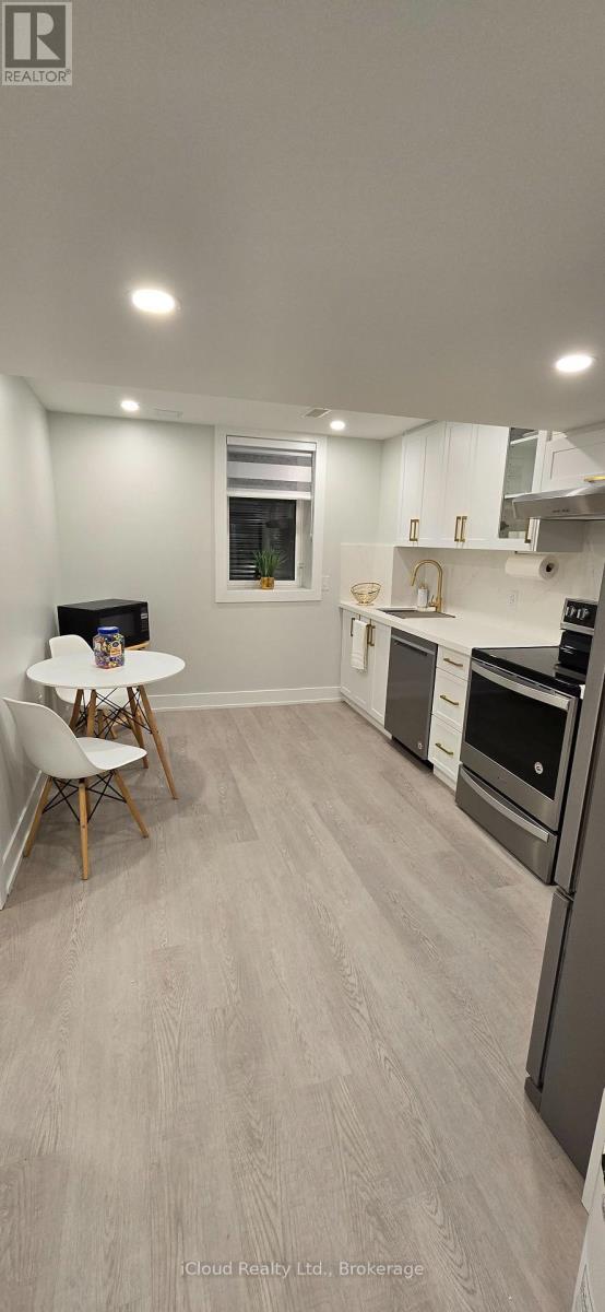 Photo - 441 George Ryan Ave