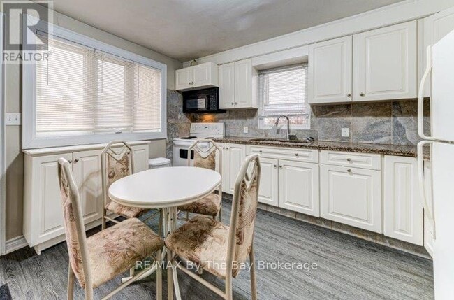 Photo - 1239 Mosley St