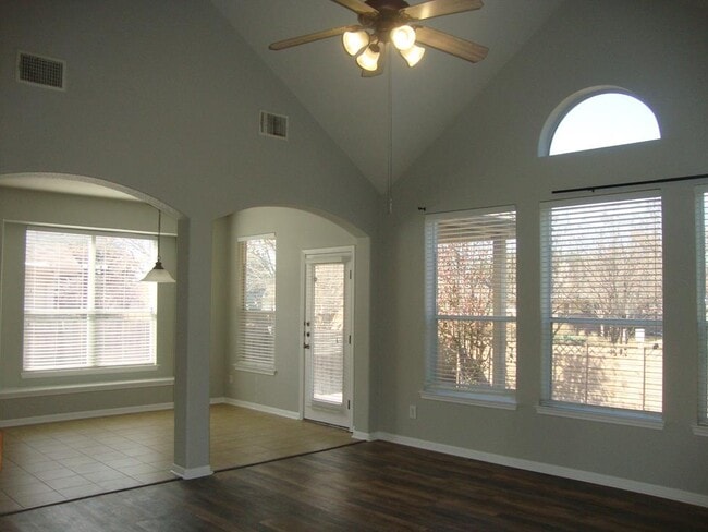 Photo - 914 Mesquite Hollow Pl