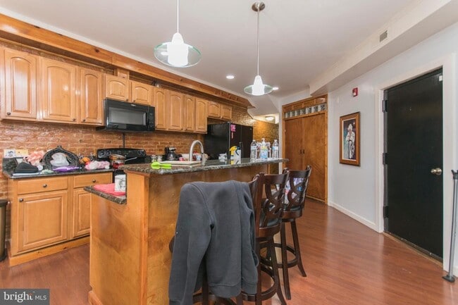 Photo - 515 W Girard Ave
