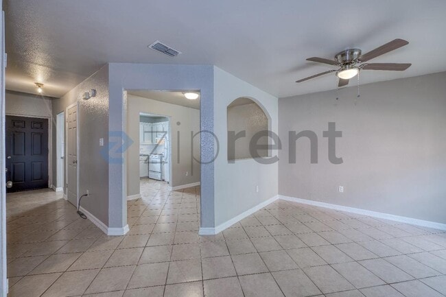 Photo - 815 E Sugarcane Dr