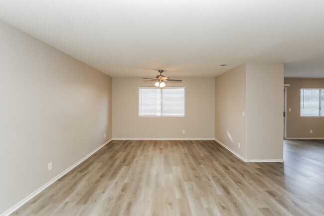 Photo - 7521 Wandering St