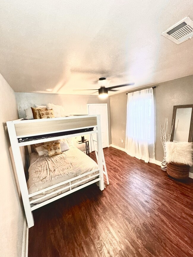 Photo - 3333 Delachaise St