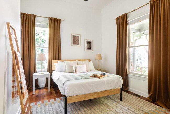 Photo - 685 Wylie St SE