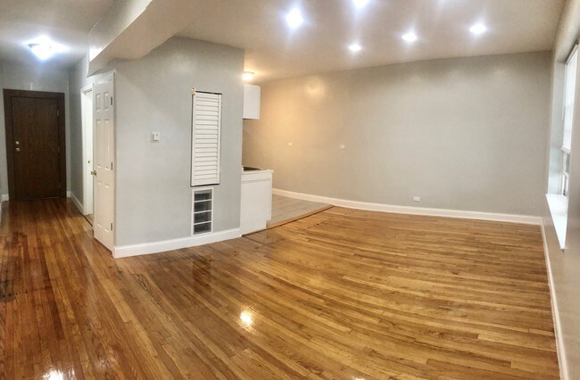 Building Photo - 6200 S Parkside Ave Unit 2nd