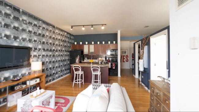 306 S Plymouth Ct