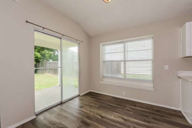 Photo - 6730 Meadowcrest Dr