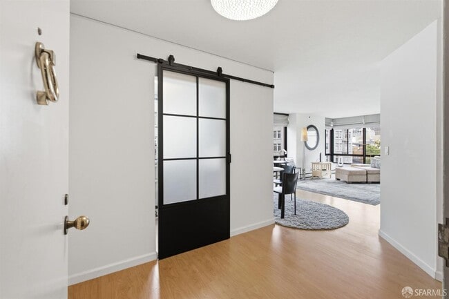 Photo - 900 Bush St