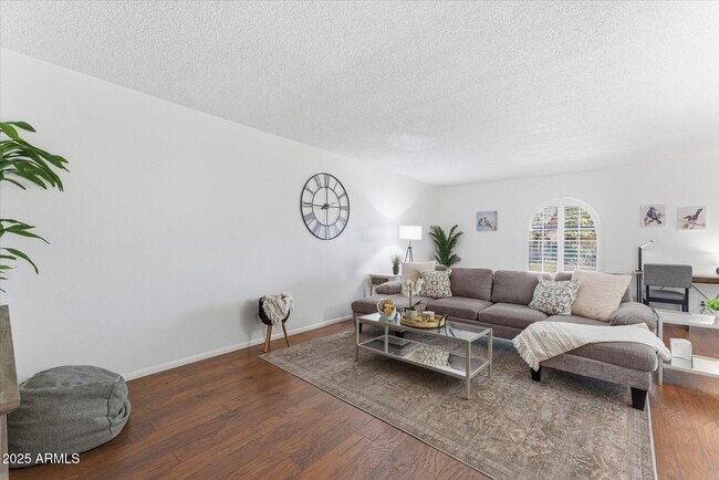 Photo - 516 N Hobson Plaza