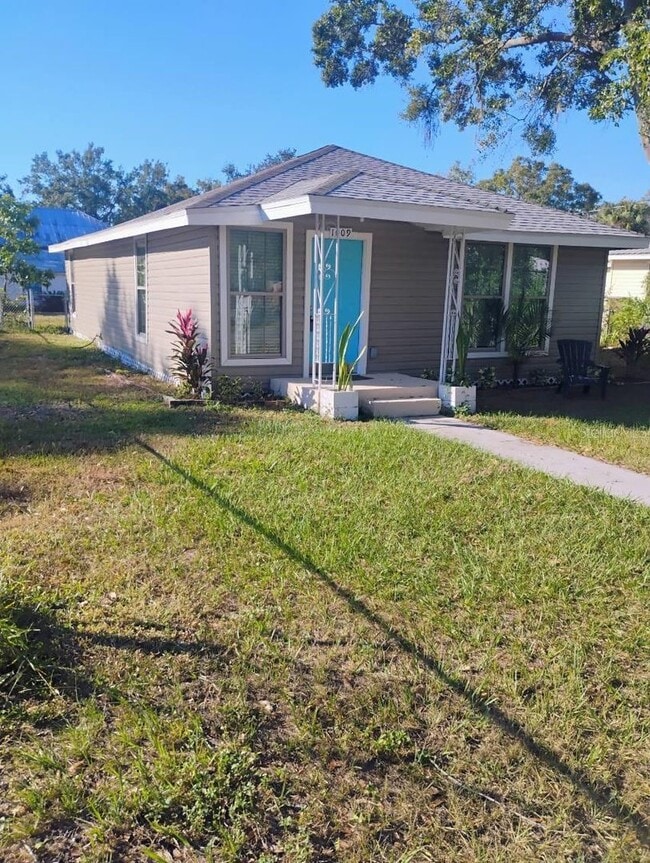 Building Photo - Completely Remodeled Home