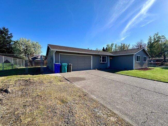 Photo - Newly Renovated Single-Family Home in Gresham! 3 Bed/1 Bath w/ Double Car Garage!