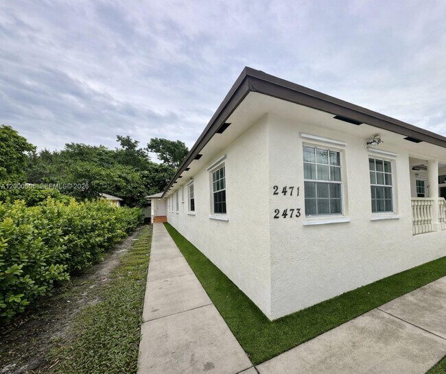 Building Photo - 2471 NW 18th Terrace Unit A