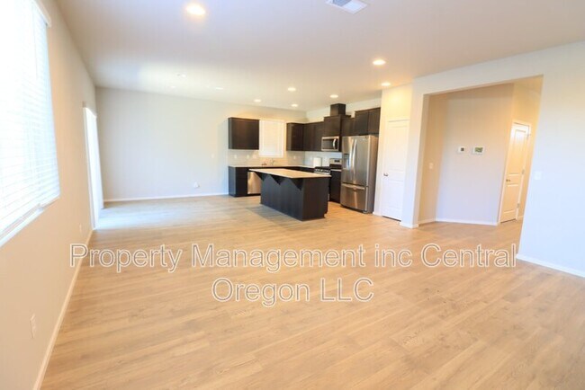 Photo - 61581 SE Lorenzo Dr
