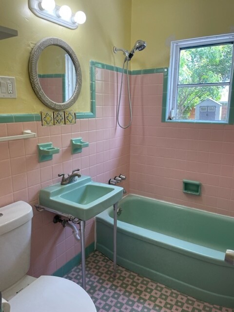 Photo - 2435 Grant St