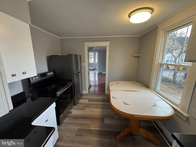 Photo - 365 E Springfield Rd