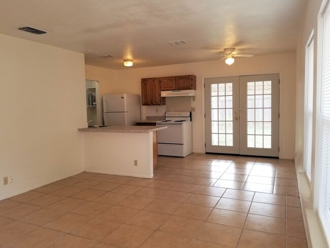 Photo - READY FOR MOVE-IN 410/Marbach!