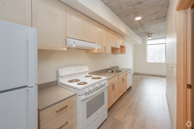 1BR, 1BA - 576SF - Kitchen