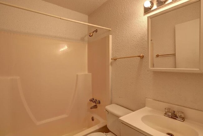 Photo - 2223 Davis Rd SW