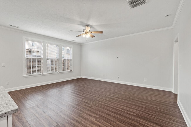 Photo - 597 Vinings Dr