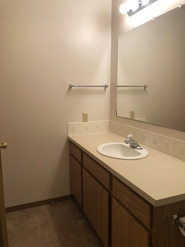 Photo - 1557 NW Turner Dr Unit D