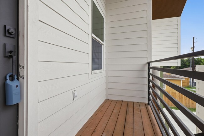 Photo - 405 Clearwater St
