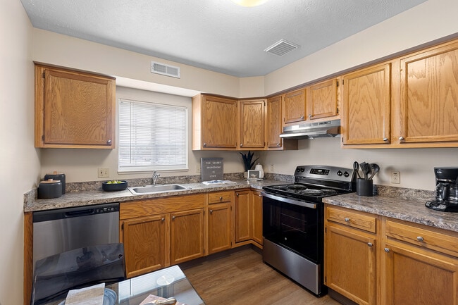 Building Photo - Hunters Crossing Apartments