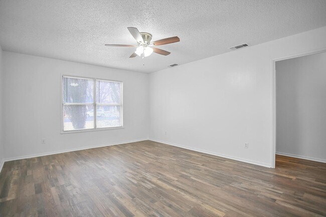 Photo - 1307 61st St