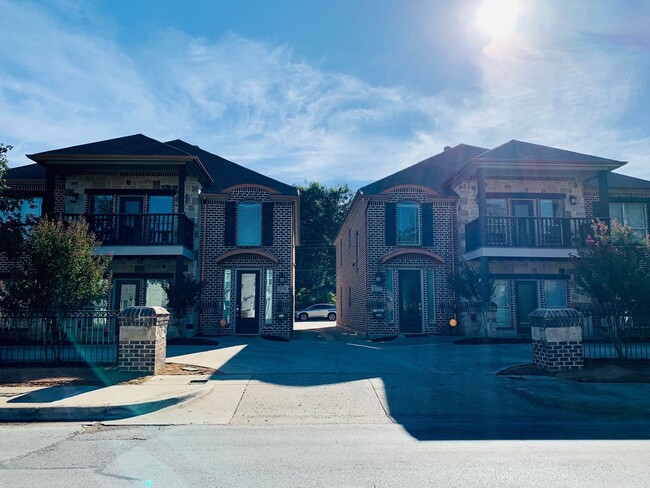 Building Photo - ** MOVE IN SUMMER 6/29/2027 ** 5 Bedroom 3... Rental