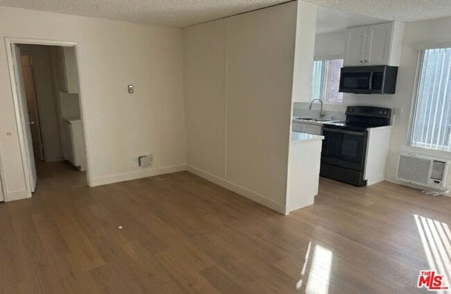 Photo - 976 Larrabee St Unit 225