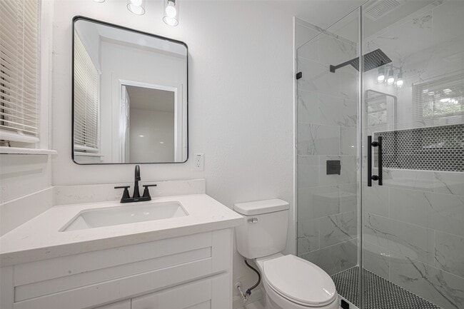 Photo - 2112 Walnut Ln