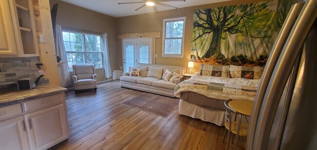 Building Photo - 683 Lakeside Dr