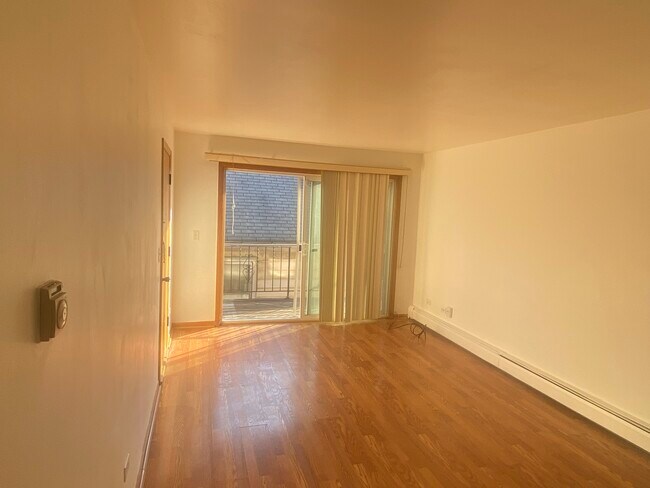 Photo - 3553 N Neenah Ave Unidad 201