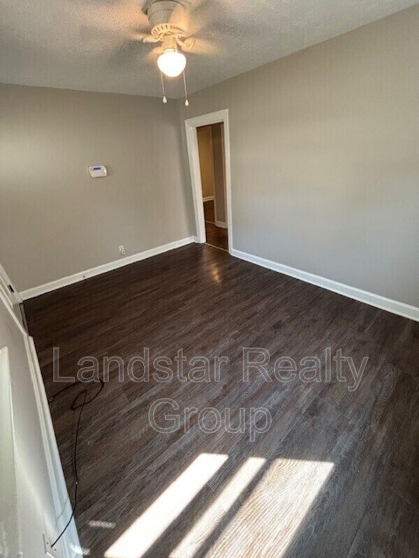 Photo - 3653 Henry Ave