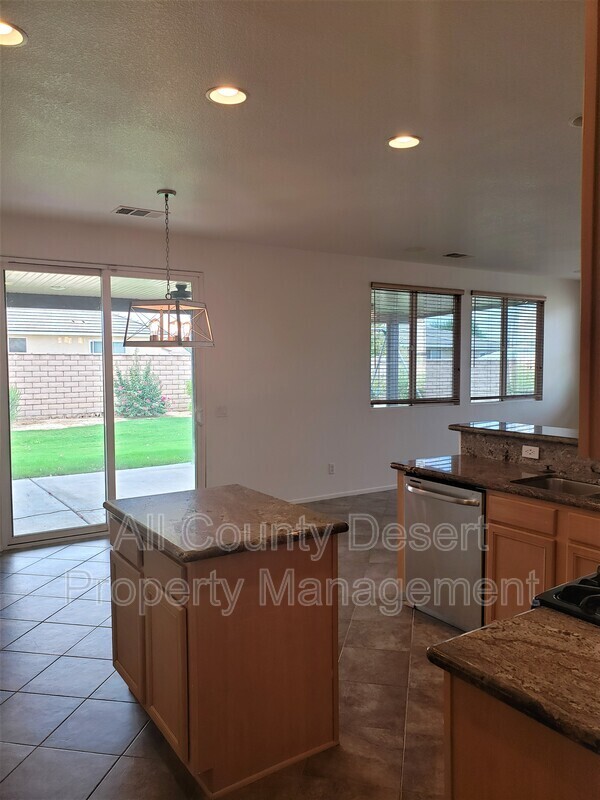 Photo - 37853 Avon St