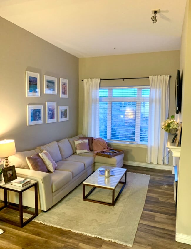 Photo - 2700 E Cherry Creek South Dr Unidad 402