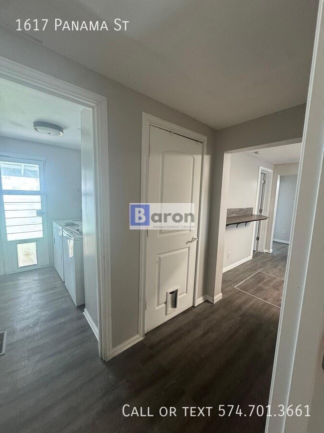 Photo - 1617 Panama St