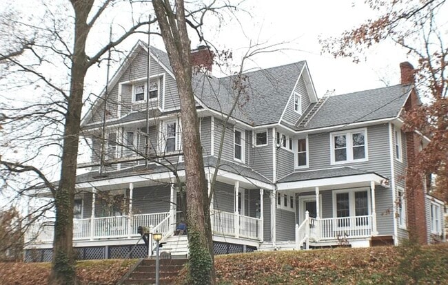 Front of house - 426 Cornelia St Unit A