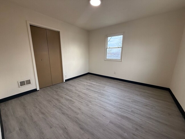 Room 1 (Upstairs) - 12221 Sobieski Ave House