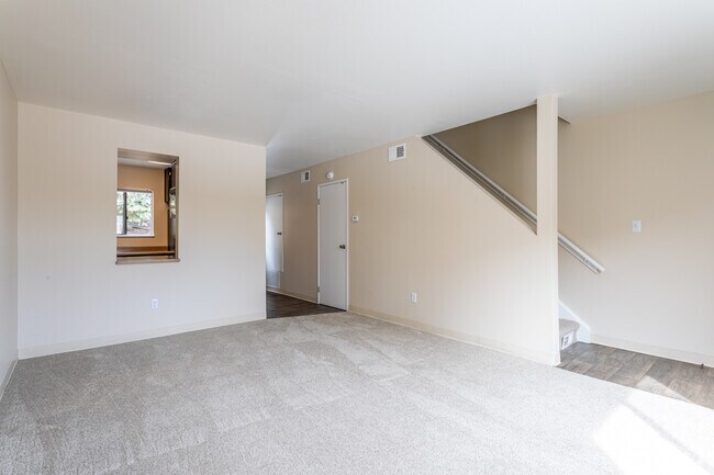 2BR, 1BA - 780SF